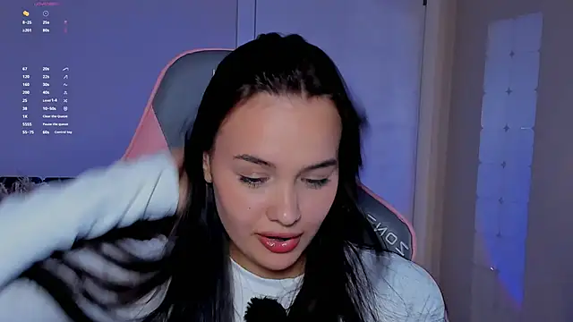 Snapshot of _Sweetie_ chatting on 10-18-25, 07:25 Sweetie online show from 10-18-25, 07:25