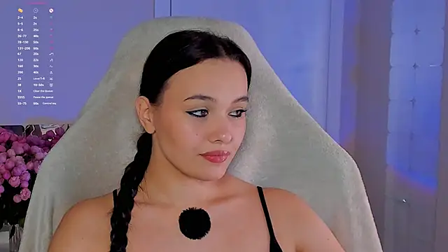 Snapshot of _Sweetie_ chatting on 10-27-25, 11:58 Sweetie online show from 10-27-25, 11:58