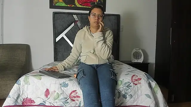 Vahiolet smith online show from 10-30-25, 02:57