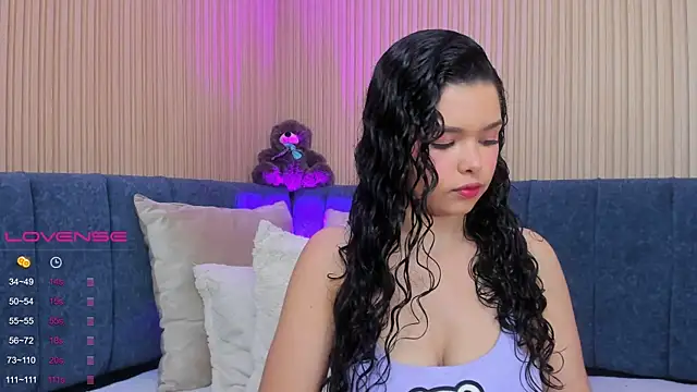 Snapshot of angeline_teen chatting on 01-18-25, 12:04 angeline teen online show from 01-18-25, 12:04