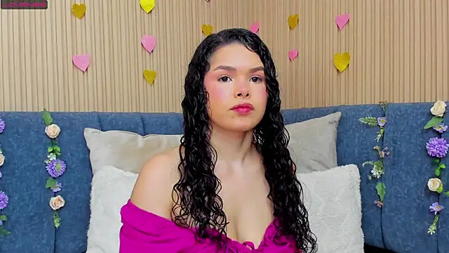 Snapshot of angeline_teen chatting on 02-14-25, 12:57 angeline teen online show from 02-14-25, 12:57