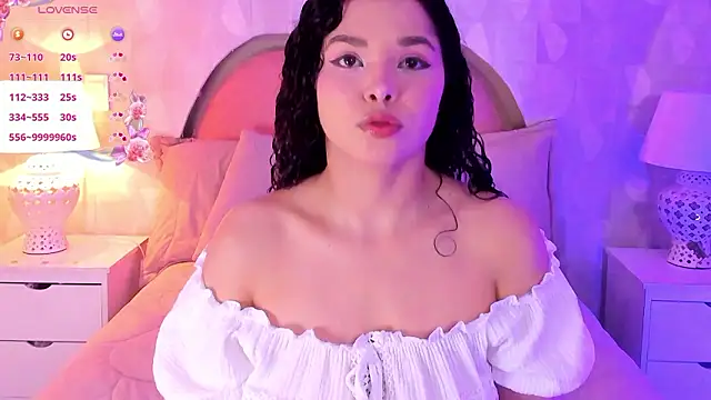 Snapshot of angeline_teen chatting on 03-11-26, 12:44 angeline teen online show from 03-11-26, 12:44