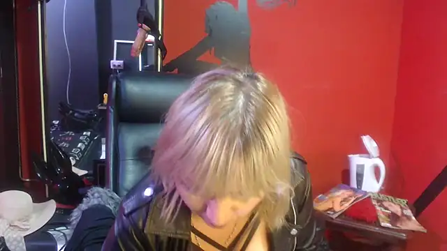 KLOE PIELL online show from 10-16-25, 05:58