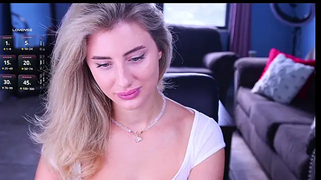 Snapshot of Naughty-Kitty1 chatting on 09-10-25, 09:15 Naughty-Kitty1 online show from 09-10-25, 09:15