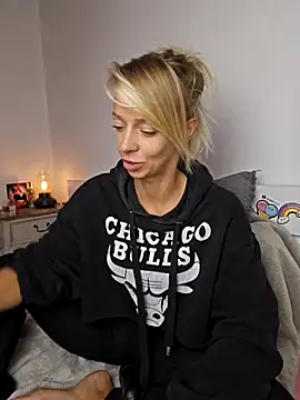 Snapshot of Lexa_xoxo chatting on 10-21-25, 07:31 Lexa xoxo online show from 10-21-25, 07:31