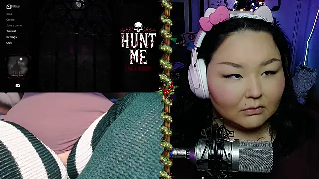 Snapshot of EmGreens chatting on 12-28-24, 04:30 EmGreens online show from 12-28-24, 04:30