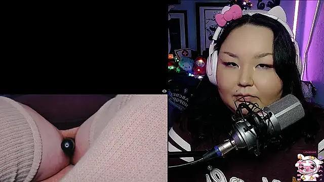 Snapshot of EmGreens chatting on 02-02-25, 05:53 EmGreens online show from 02-02-25, 05:53