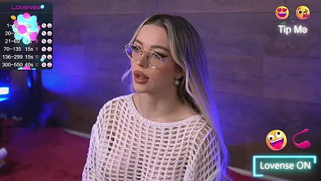 Snapshot of KylieJoyce chatting on 01-04-25, 09:20 KylieJoyce online show from 01-04-25, 09:20