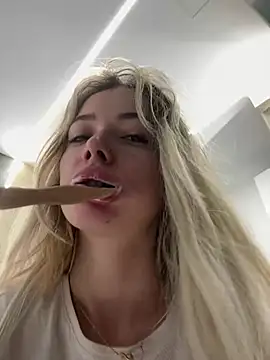 Snapshot of KylieJoyce chatting on 01-08-25, 02:14 KylieJoyce online show from 01-08-25, 02:14