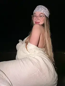 Snapshot of KylieJoyce chatting on 02-17-25, 08:52 KylieJoyce online show from 02-17-25, 08:52