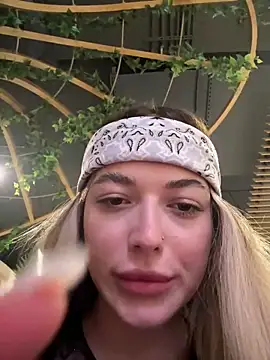 Snapshot of KylieJoyce chatting on 02-17-25, 11:31 KylieJoyce online show from 02-17-25, 11:31