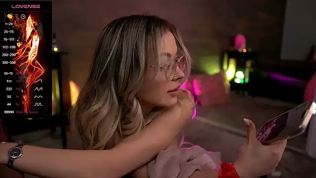 Snapshot of KylieJoyce chatting on 02-23-25, 03:13 KylieJoyce online show from 02-23-25, 03:13