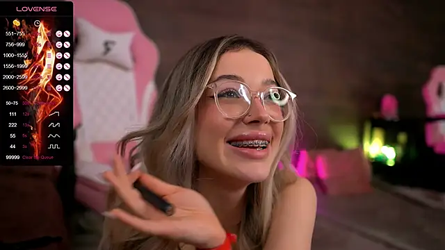 Snapshot of KylieJoyce chatting on 02-23-25, 08:33 KylieJoyce online show from 02-23-25, 08:33