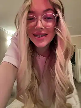 Snapshot of KylieJoyce chatting on 02-26-25, 10:09 KylieJoyce online show from 02-26-25, 10:09