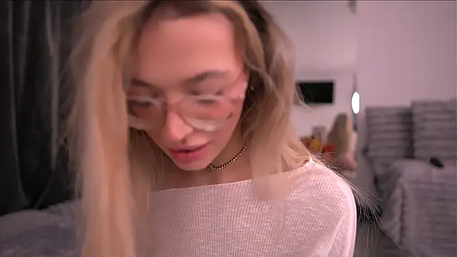 Snapshot of KylieJoyce chatting on 11-19-25, 09:48 KylieJoyce online show from 11-19-25, 09:48