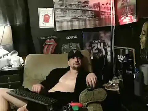 Snapshot of RM_Discov3ri3z chatting on 01-10-25, 01:42 RM Discov3ri3z online show from 01-10-25, 01:42