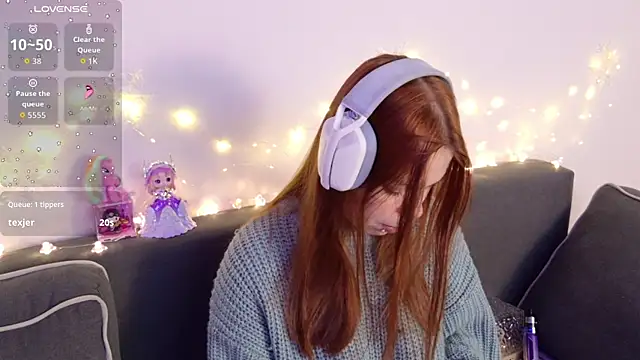 Snapshot of ValBae chatting on 01-08-26, 09:28 ValBae online show from 01-08-26, 09:28