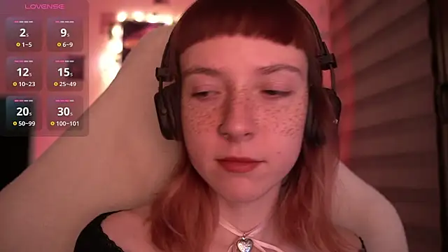 Snapshot of juliapie chatting on 12-02-24, 01:25 juliapie online show from 12-02-24, 01:25