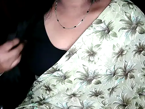 Snapshot of shila20 chatting on 10-19-25, 05:46 shila20 online show from 10-19-25, 05:46