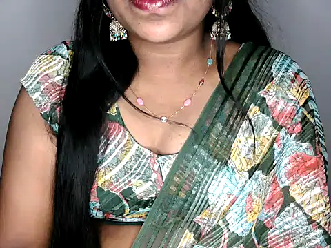 Snapshot of shila20 chatting on 10-28-25, 08:33 shila20 online show from 10-28-25, 08:33