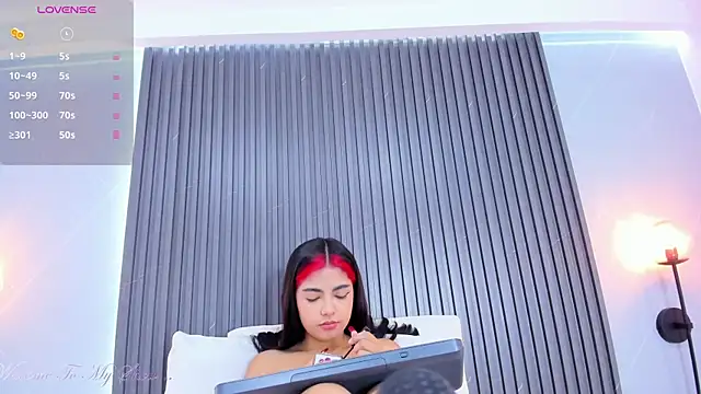 stephany roses  online show from 12-29-24, 01:17