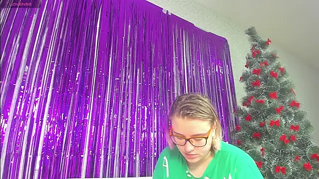 Snapshot of Seductive_She_Wolf chatting on 01-08-25, 01:09 Seductive She Wolf online show from 01-08-25, 01:09