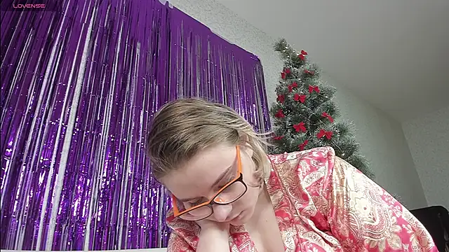 Snapshot of Seductive_She_Wolf chatting on 01-14-25, 05:01 Seductive She Wolf online show from 01-14-25, 05:01