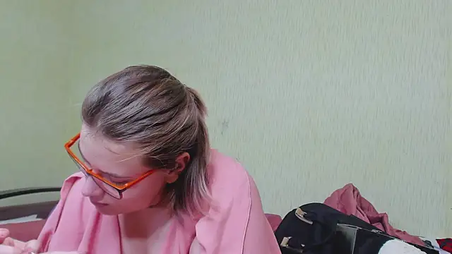 Snapshot of Seductive_She_Wolf chatting on 01-19-25, 10:17 Seductive She Wolf online show from 01-19-25, 10:17