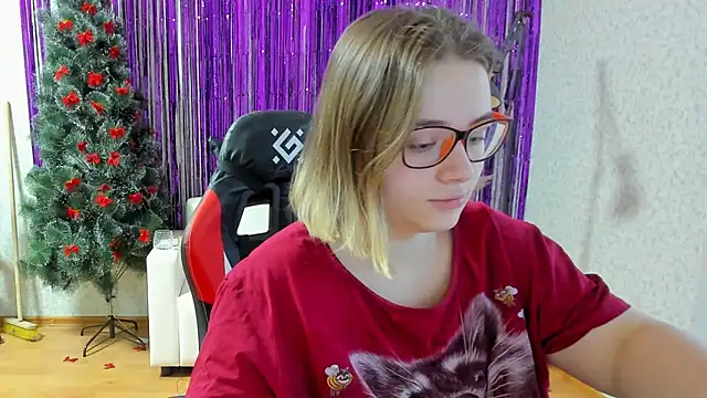Snapshot of Seductive_She_Wolf chatting on 02-02-25, 06:26 Seductive She Wolf online show from 02-02-25, 06:26