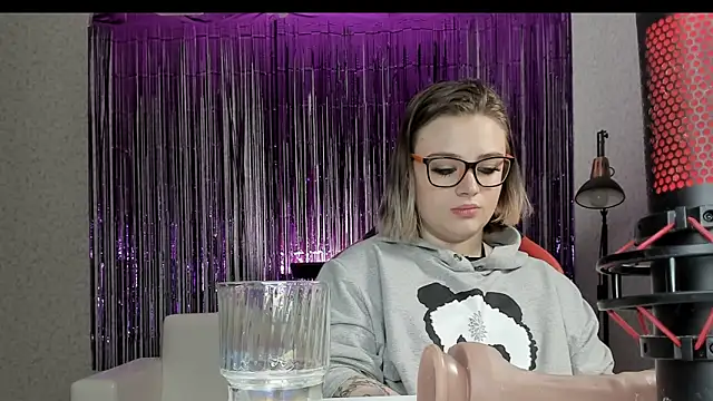 Snapshot of Seductive_She_Wolf chatting on 02-12-25, 05:15 Seductive She Wolf online show from 02-12-25, 05:15