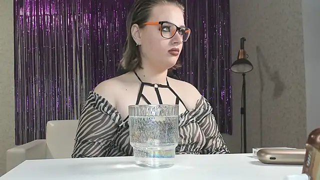 Snapshot of Seductive_She_Wolf chatting on 02-14-25, 02:39 Seductive She Wolf online show from 02-14-25, 02:39