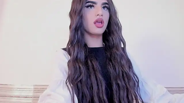 Snapshot of Sophia_Cambpell chatting on 02-10-26, 09:30 Sophia Cambpell online show from 02-10-26, 09:30