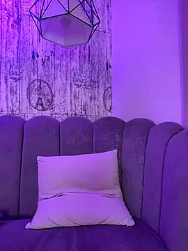 Snapshot of AbyThompson chatting on 10-24-25, 01:29 AbyThompson online show from 10-24-25, 01:29