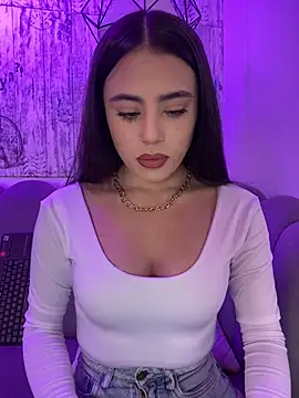 Snapshot of AbyThompson chatting on 10-28-25, 12:19 AbyThompson online show from 10-28-25, 12:19