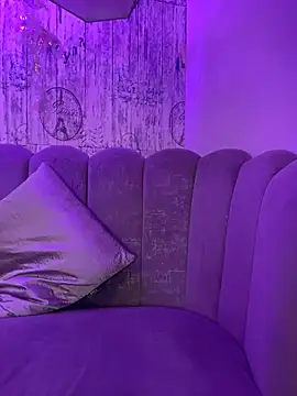 Snapshot of AbyThompson chatting on 11-18-25, 02:54 AbyThompson online show from 11-18-25, 02:54