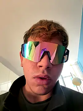 Snapshot of calleaaaa chatting on 11-05-25, 10:26 calleaaaa online show from 11-05-25, 10:26