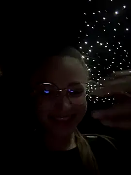 AlyseReuse online show from 10-16-25, 04:19