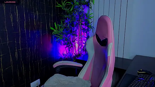 AlyseReuse online show from 11-23-25, 07:02