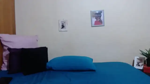 HotCurvyAssx38 online show from 12-25-24, 06:31