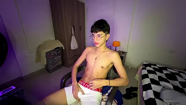 Snapshot of Angelligth chatting on 10-14-25, 04:46 Angelligth online show from 10-14-25, 04:46