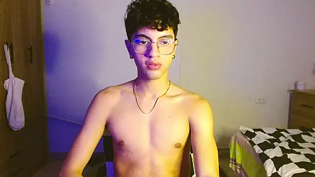 Snapshot of Angelligth chatting on 10-15-25, 04:12 Angelligth online show from 10-15-25, 04:12