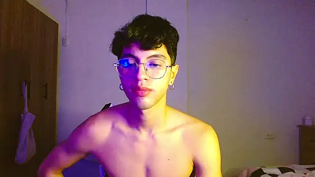 Snapshot of Angelligth chatting on 10-18-25, 04:04 Angelligth online show from 10-18-25, 04:04