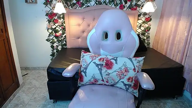 Snapshot of LucyCute_1 chatting on 02-10-26, 01:59 LucyCute 1 online show from 02-10-26, 01:59