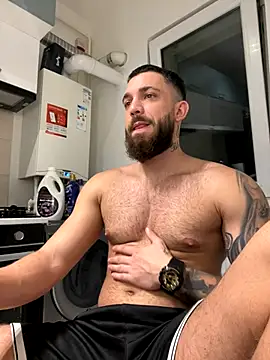 LoveIsBlind  online show from 10-18-25, 03:31