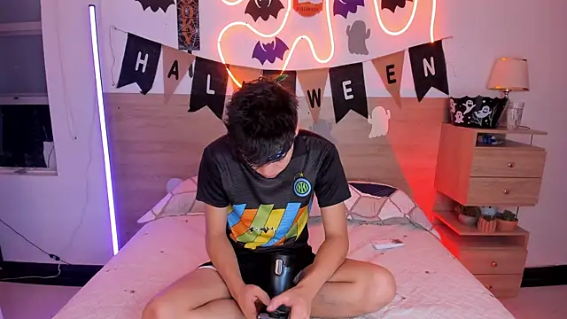 justinbiler online show from 10-28-25, 01:47