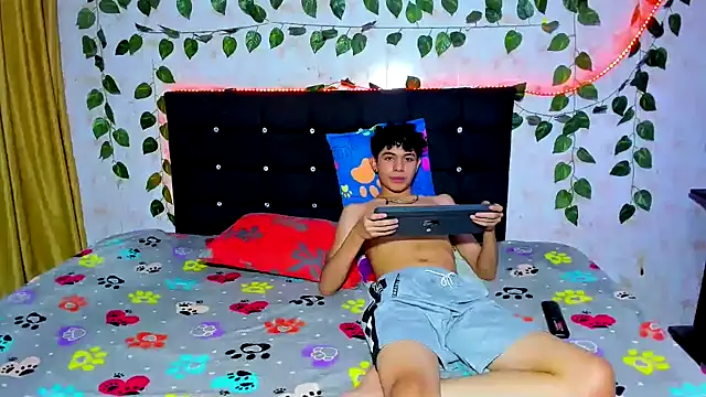 Alexander and Xiao online show from 12-19-24, 02:01