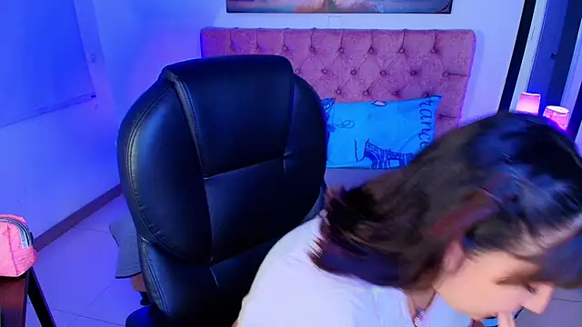 Emma monserrat online show from 11-21-25, 08:29