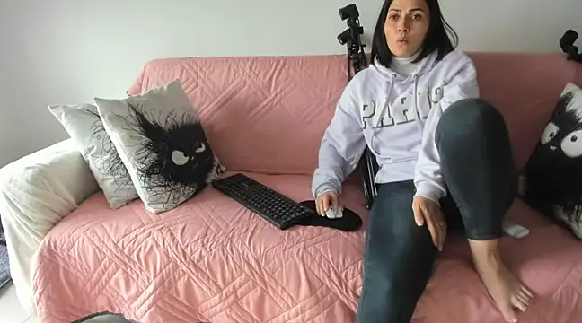 Snapshot of Emma_Jnes chatting on 03-18-25, 09:32 Emma Jnes online show from 03-18-25, 09:32