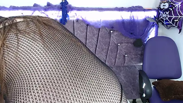 Penelope Fox14 online show from 10-30-25, 01:23