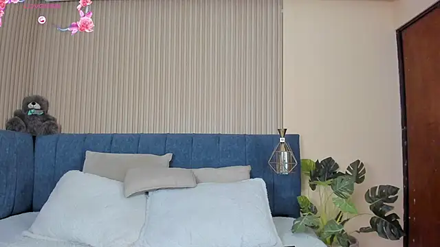 kathecute   online show from 10-08-25, 01:36